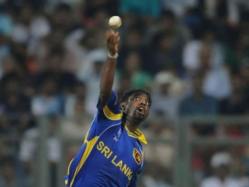 Murali shrugs off injury scare