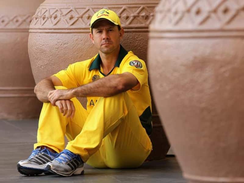 Angry Ponting smashes LCD in dressing room