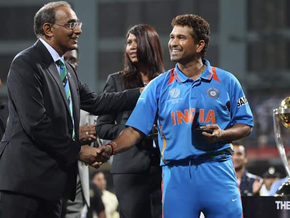 Tendulkar writes to Lorgat, urges ICC to make changes in ODIs Tendulkar writes to Lorgat, urges ICC to make changes in ODIs