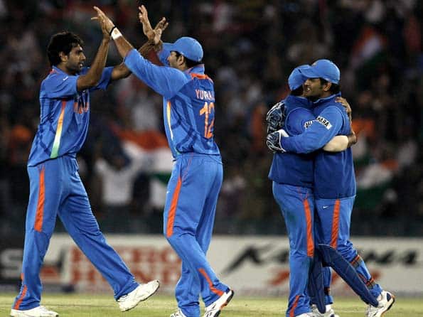 Don't believe the hype, says Dhoni Don't believe the hype, says Dhoni