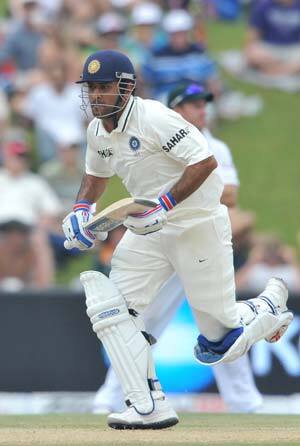 Atherton lavishes praise on Dhoni 