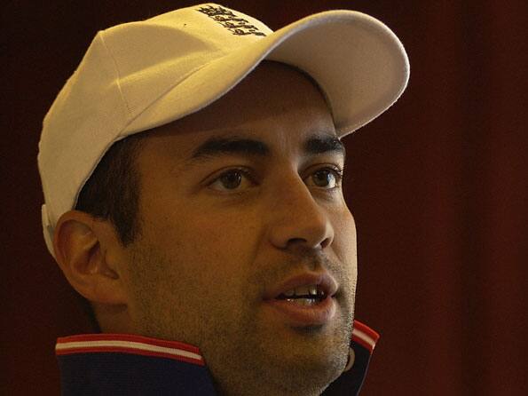 Former England skipper Adam Hollioake to become cage-fighter Former England skipper Adam Hollioake to become cage-fighter