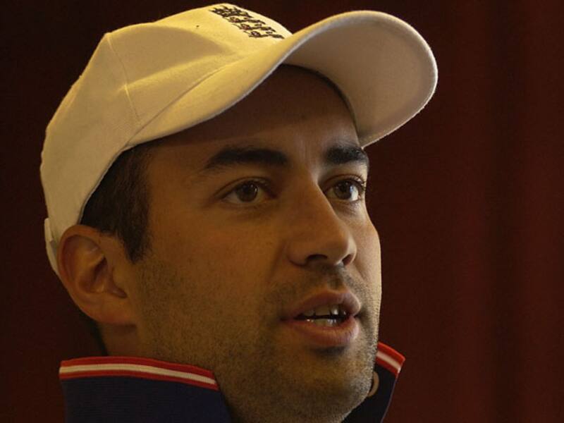 Former England skipper Adam Hollioake to become cage-fighter 
