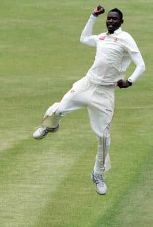 Mpofu's late strikes help Zimbabwe restrict New Zealand Mpofu's late strikes help Zimbabwe restrict New Zealand