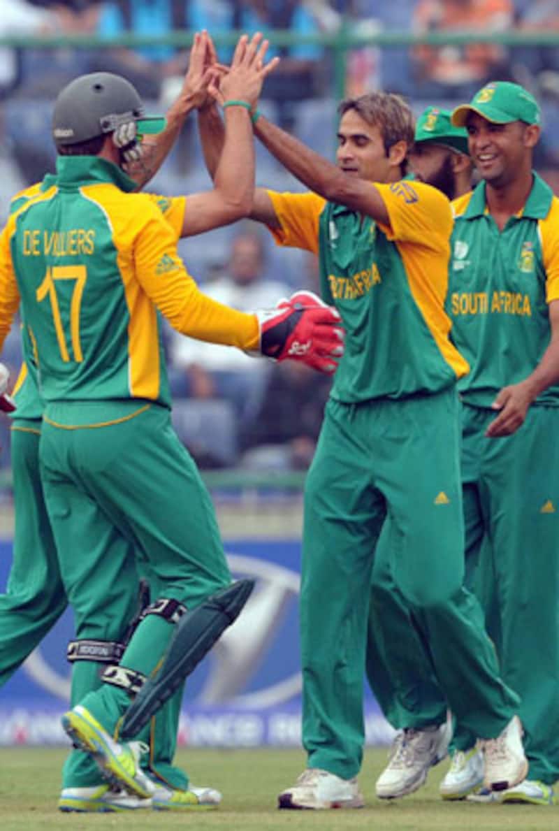 Smith heaps praise on leg-spinner Tahir