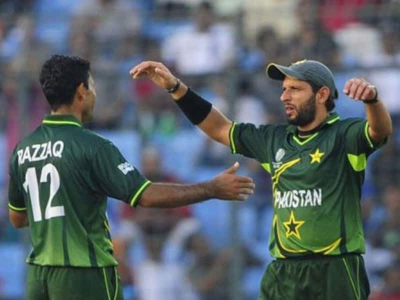 Pakistan steamroll into World Cup semis