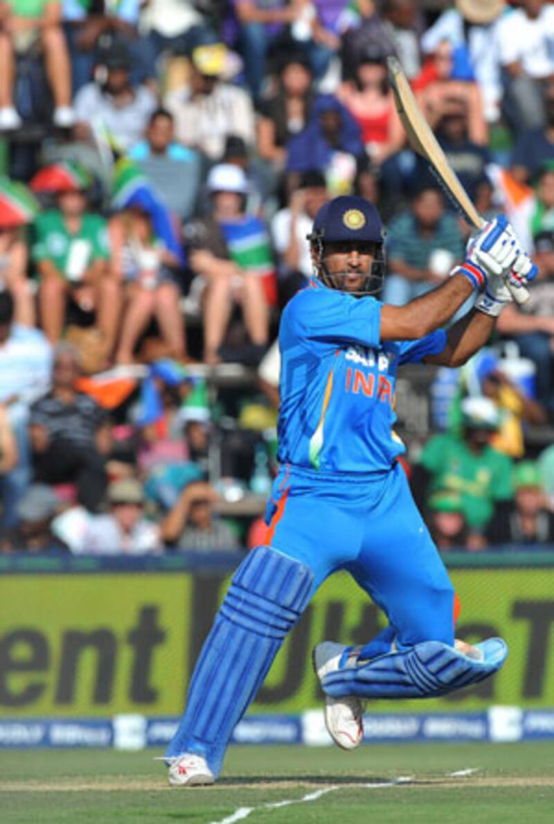 Batsmen flop as India set 215-run target for Australia