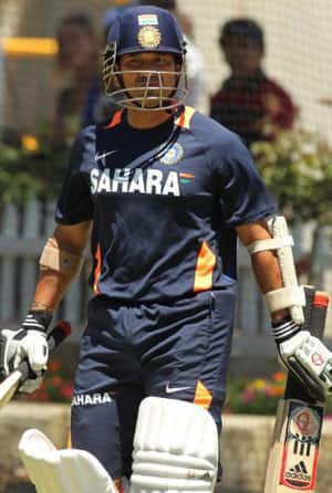 Tendulkar practises batting out of crease during India's training session Tendulkar practises batting out of crease during India's training session
