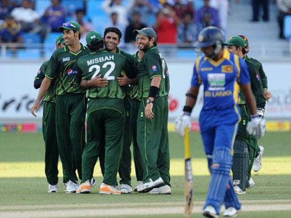 Pakistan restrict Sri Lanka to 235 in the second ODI Pakistan restrict Sri Lanka to 235 in the second ODI