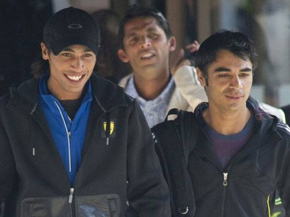 Aamir defies ICC ban by turning up for English side Aamir defies ICC ban by turning up for English side