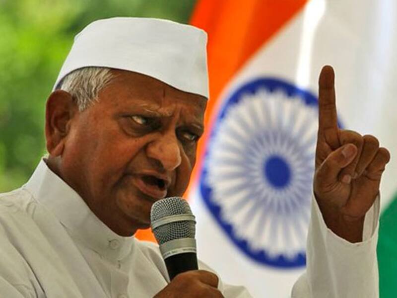 Anna Hazare congratulates Virender Sehwag for his double century
