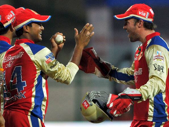 Muralitharan returns as Bangalore opt to bowl against Deccan in IPL 2012 clash Muralitharan returns as Bangalore opt to bowl against Deccan in IPL 2012 clash