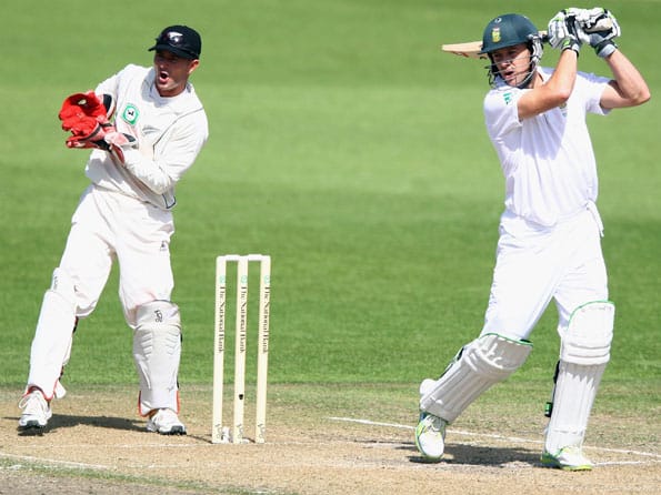 South Africa take lead despite Mark Gillespie five-for South Africa take lead despite Mark Gillespie five-for