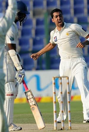 Pakistan make early breakthrough after taking a huge lead Pakistan make early breakthrough after taking a huge lead