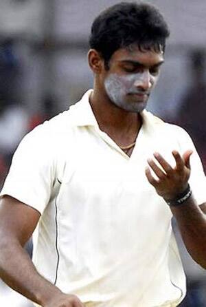 Abhimanyu Mithun shines in Karnataka's three-run win Abhimanyu Mithun shines in Karnataka's three-run win
