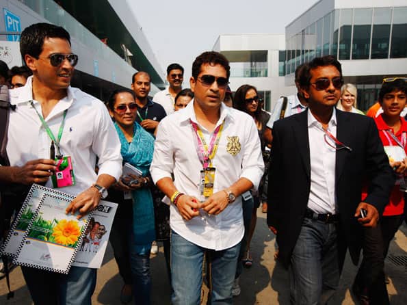Sachin Tendulkar joins F1 fraternity to pay tribute to Wheldon, Simoncelli Sachin Tendulkar joins F1 fraternity to pay tribute to Wheldon, Simoncelli