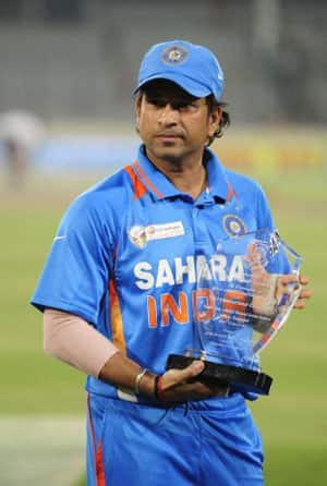 Shane Warne urges Sachin Tendulkar to continue playing after scoring 100th ton Shane Warne urges Sachin Tendulkar to continue playing after scoring 100th ton