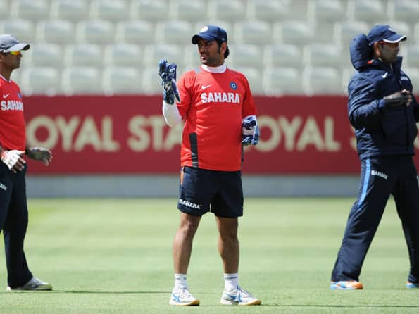 Dhoni fans perform 'Rudrabhishek' for India's comeback Dhoni fans perform 'Rudrabhishek' for India's comeback