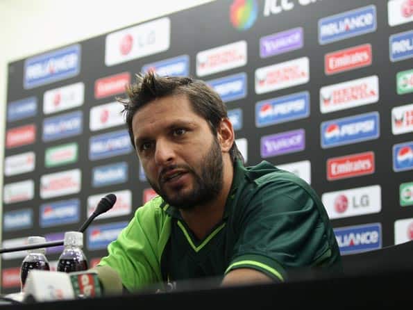 Afridi signs for Hampshire Afridi signs for Hampshire