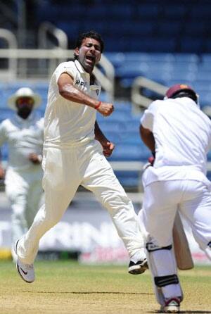 Dhoni praises skilful Praveen Dhoni praises skilful Praveen