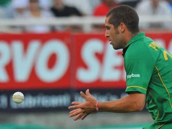 Sussex sign South African fast bowler Parnell 