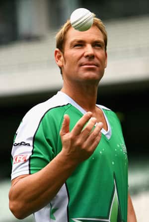Shane Warne to play Big Bash despite burnt hand