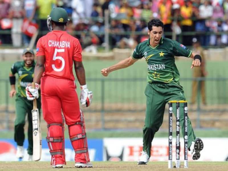 Pakistan, rain restrict Zimbabwe to 151 for seven