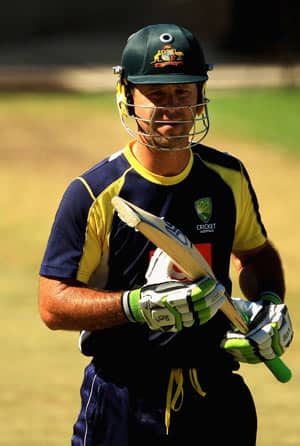 Brett Lee, Michael Hussey return as Australia opt to bat against Sri Lanka Brett Lee, Michael Hussey return as Australia opt to bat against Sri Lanka