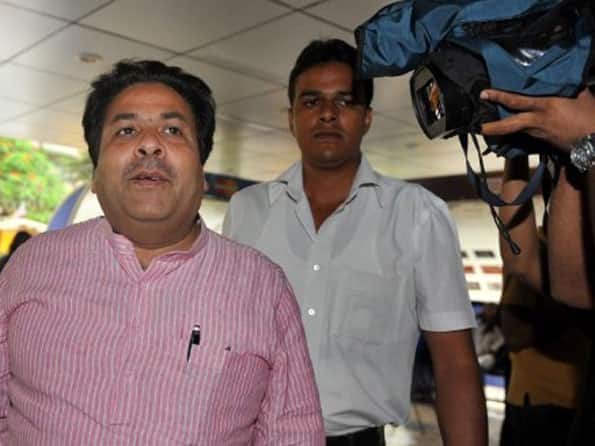 Shukla blasts Thackeray for opposing Bharat Ratna to Tendulkar Shukla blasts Thackeray for opposing Bharat Ratna to Tendulkar