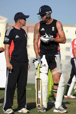 Andy Flower wants Kevin Pietersen to reveal controversial text messages Andy Flower wants Kevin Pietersen to reveal controversial text messages