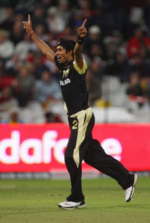 Ashok Dinda's four-for helps Bengal to gain three points 