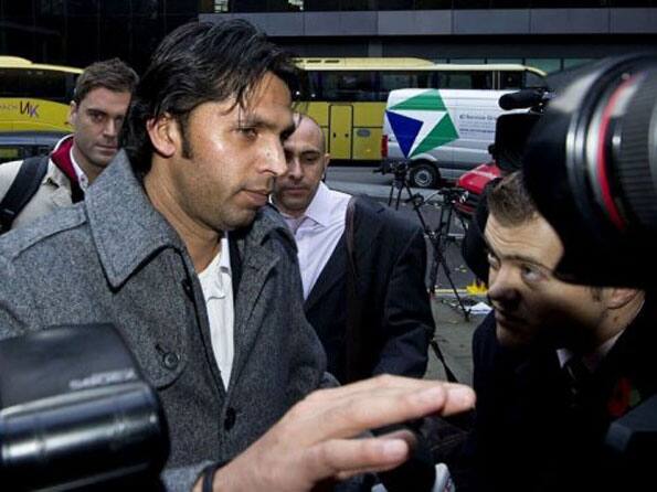 Mohammad Asif denies seeking political asylum in England Mohammad Asif denies seeking political asylum in England