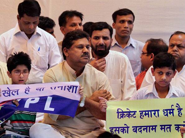 BJP leader Kirti Azad ends fast after demanding ban on IPL BJP leader Kirti Azad ends fast after demanding ban on IPL
