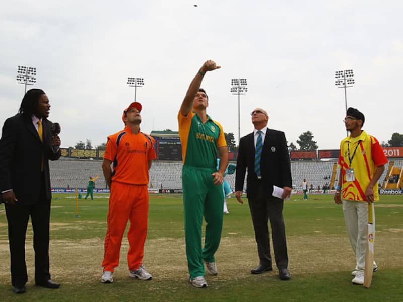 Netherlands opt to bowl first against South Africa