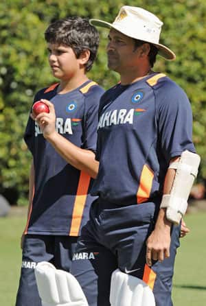 Sachin retirement not in the horizon; could play 2015 World Cup Sachin retirement not in the horizon; could play 2015 World Cup