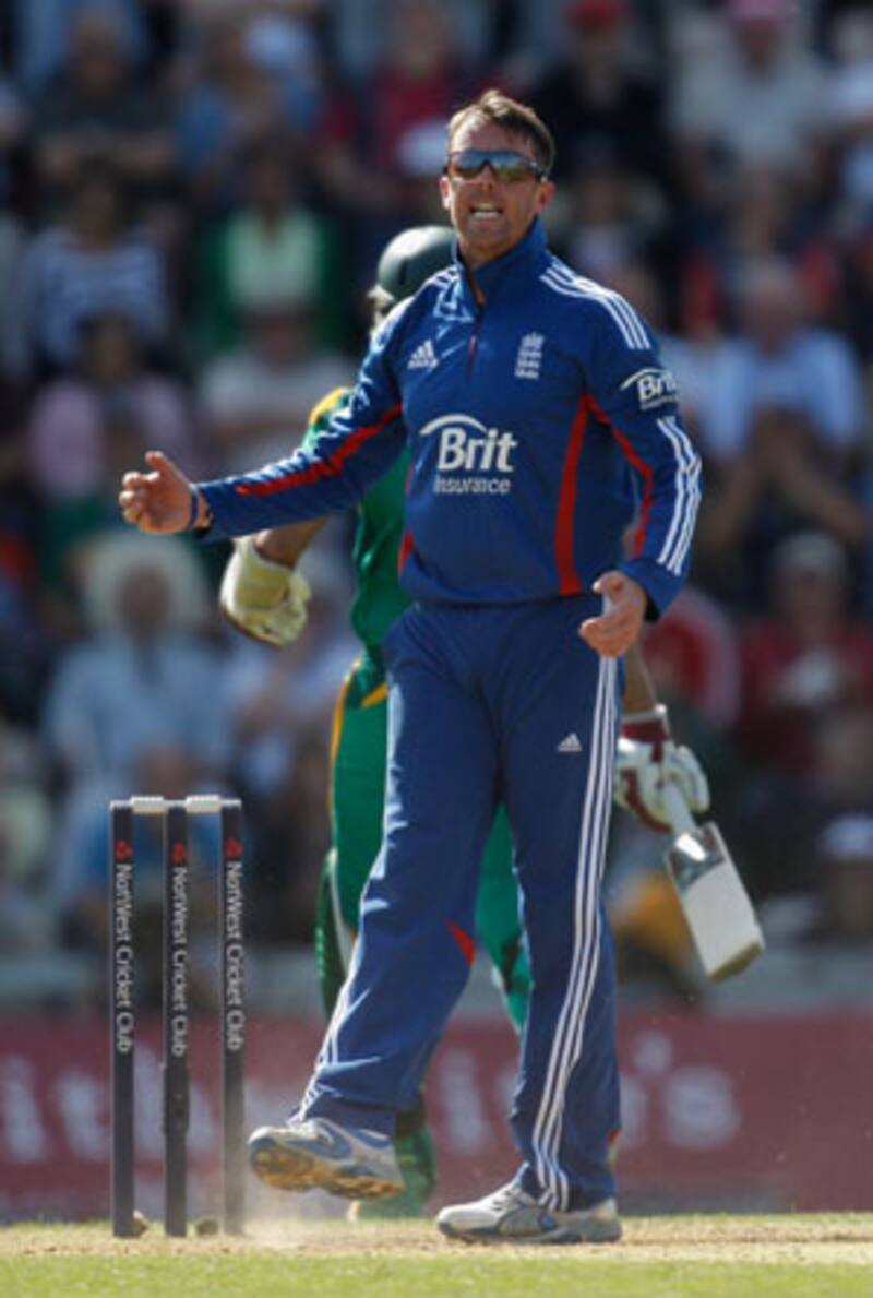 Graeme Swann denies role in Kevin Pietersen's parody Twitter account