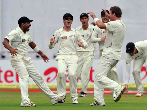 Sri Lanka in trouble as New Zealand edge closer to victory in Colombo Test