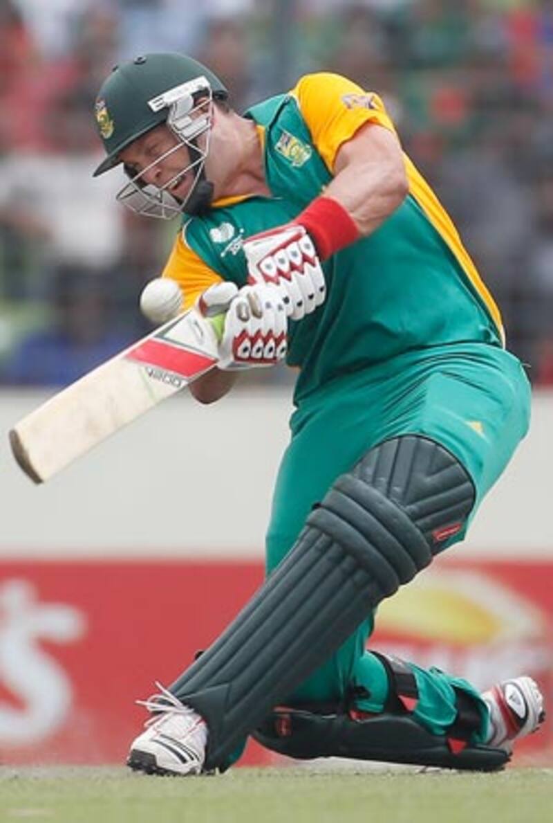 All-round batting display helps South Africa post 284/8