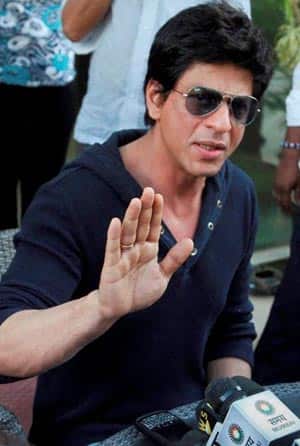 Shahrukh Khan is villain in real life: Bal Thackeray Shahrukh Khan is villain in real life: Bal Thackeray