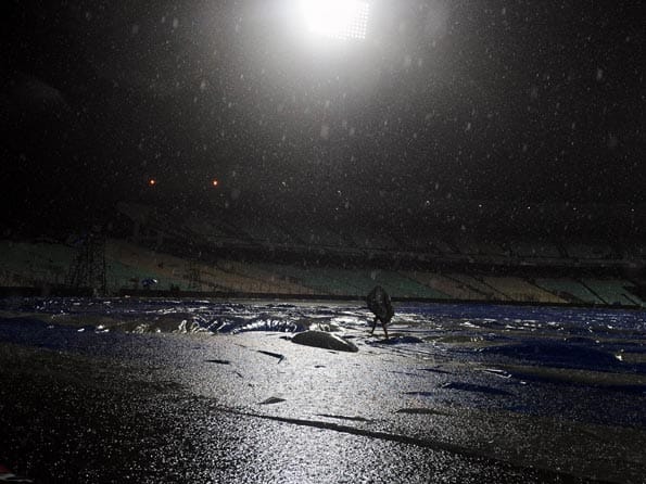IPL 2012: Rain delays the start of RCB-CSK match at Bangalore IPL 2012: Rain delays the start of RCB-CSK match at Bangalore
