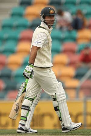 Under-fire Ricky Ponting backed by fans