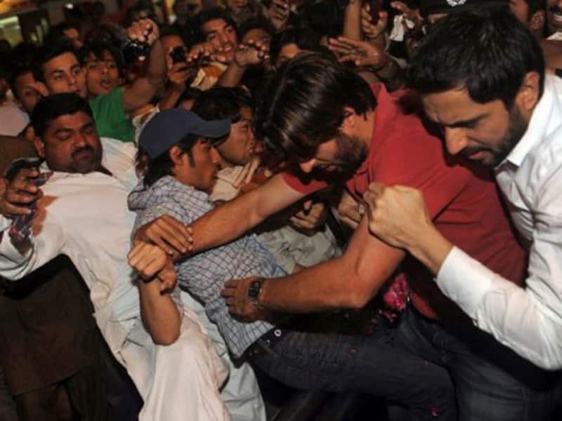 Shahid Afridi roughs up fan at Karachi airport