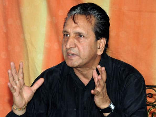 Intikhab Alam to convince Adbul Qadir on accepting coaching contract Intikhab Alam to convince Adbul Qadir on accepting coaching contract