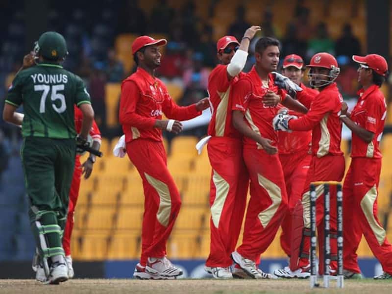 Canada bowl out Pakistan for 184