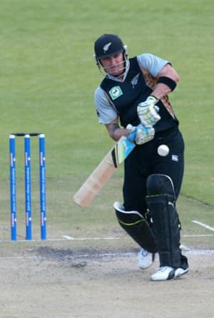 New Zealand beat Zimbabwe by 34 runs in second T20 
