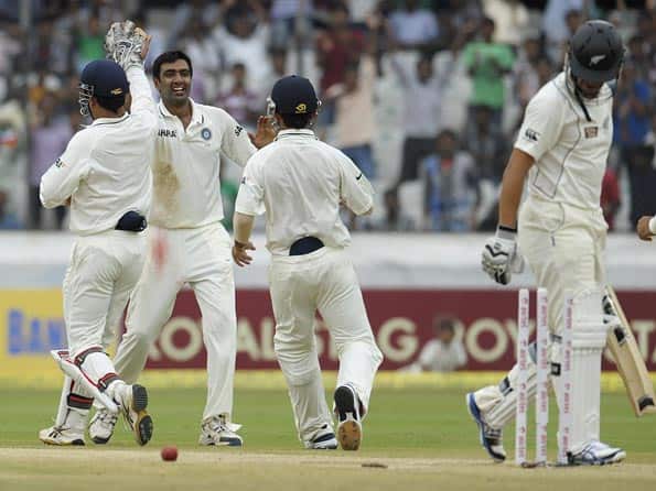 New Zealand continue to struggle against Indian spinners New Zealand continue to struggle against Indian spinners