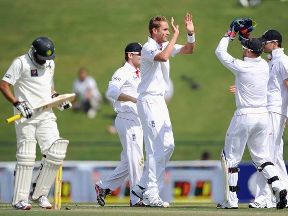 Stuart Broad leads England fightback against Pakistan Stuart Broad leads England fightback against Pakistan