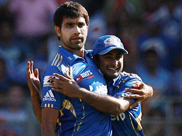 Live Cricket Score IPL 2012: Deccan Chargers vs Mumbai Indians in T20 match in Visakhapatnam Live Cricket Score IPL 2012: Deccan Chargers vs Mumbai Indians in T20 match in Visakhapatnam