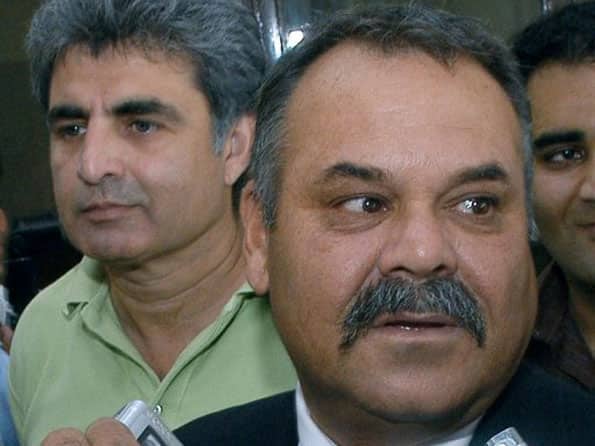 Whatmore in favour of separate players for different formats