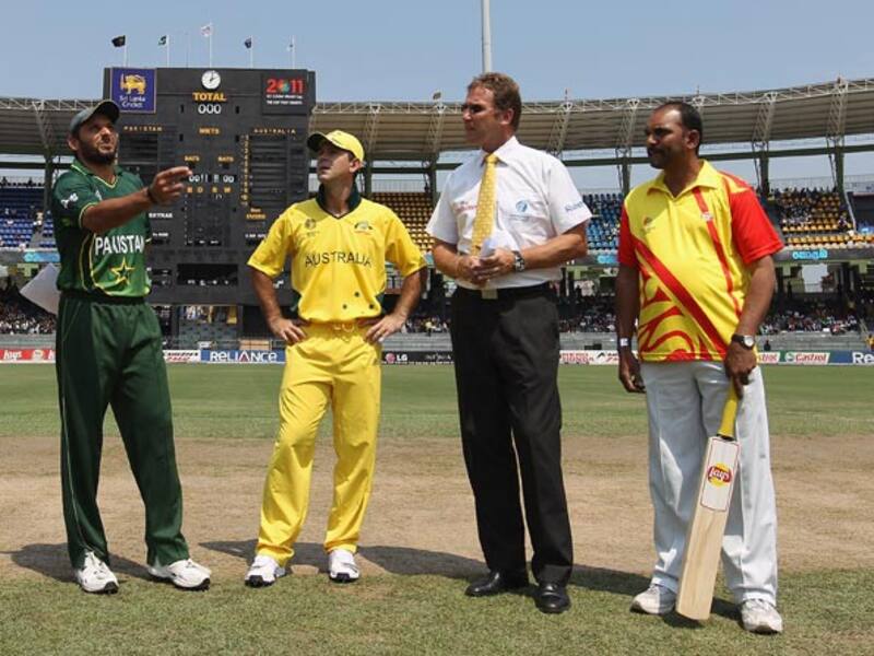 Australia elect to bat against Pakistan 